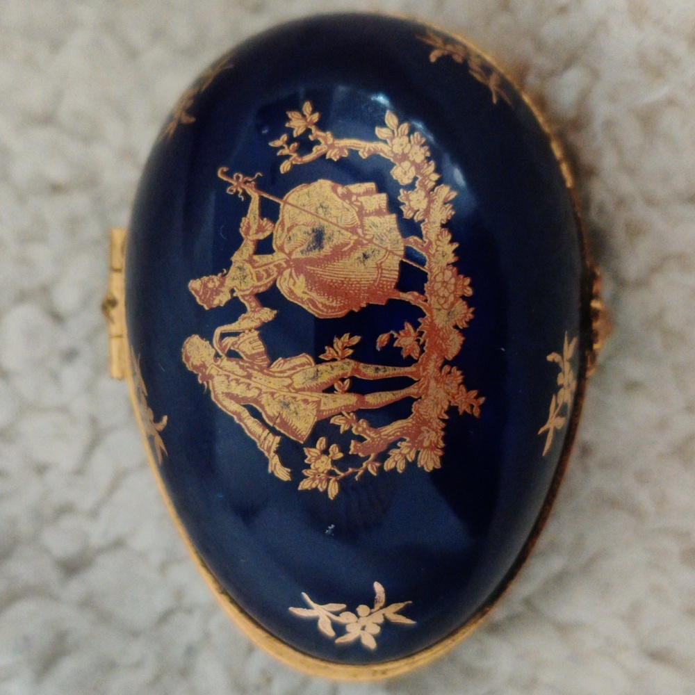 COPY - Limoges France Egg